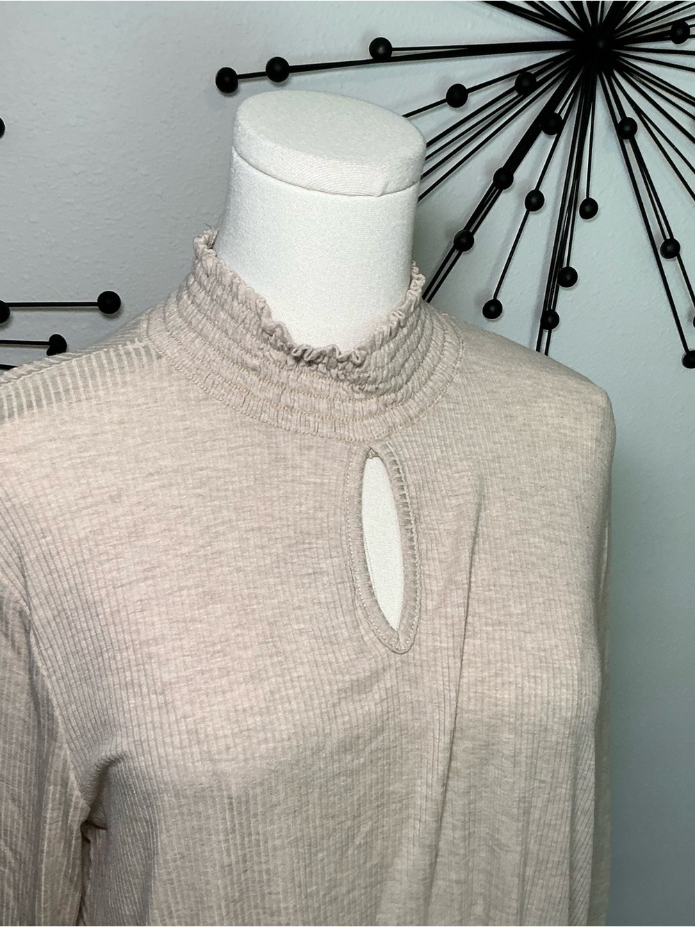 Cha Cha Vente Beige Ribbed Mock Neck Keyhole Tunic Top Size Large - Picture 2 of 4